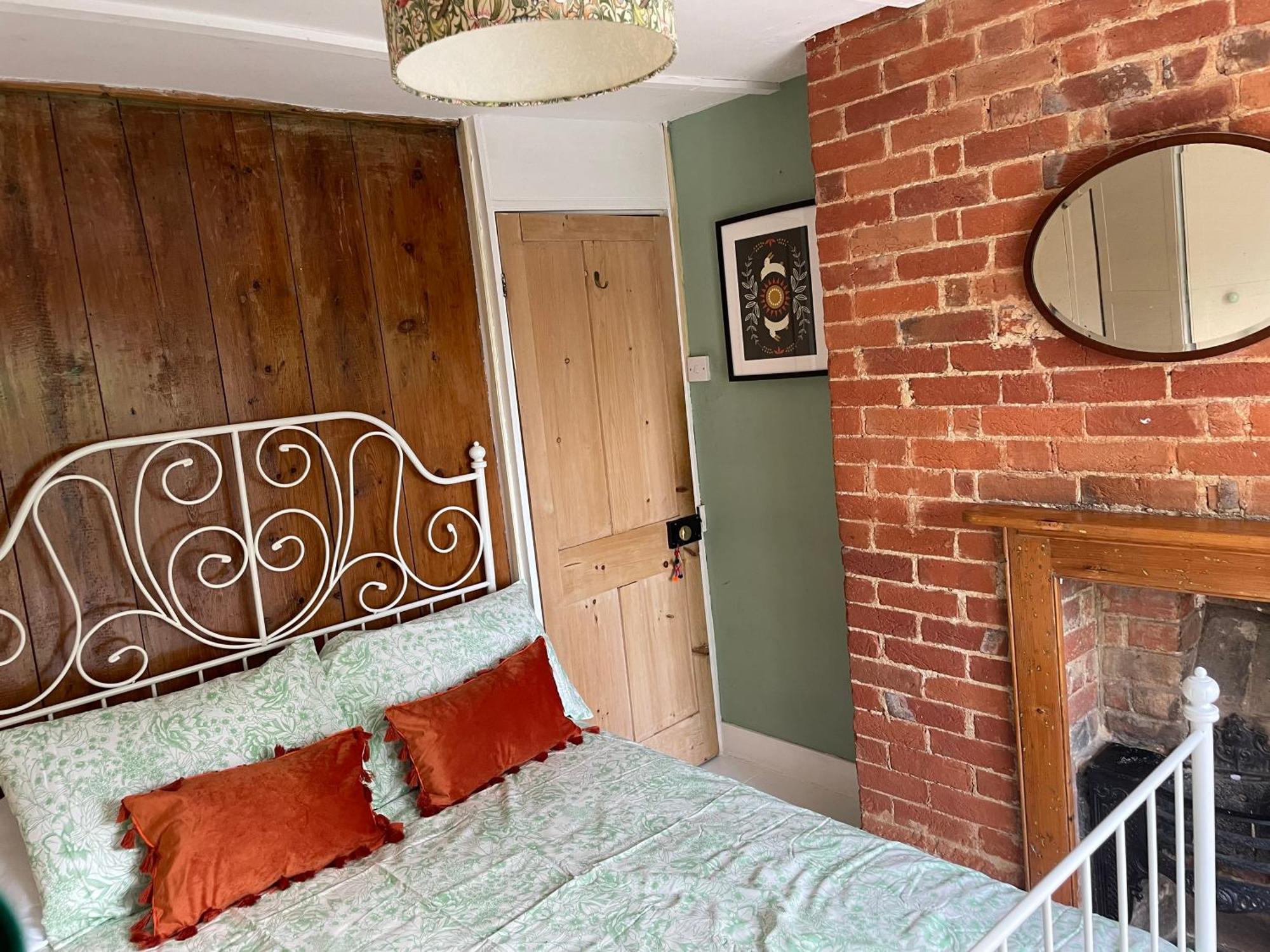 Cosy 2 Bedroom Victorian Cottage, Newport, Isle Of Wight Newport  Exterior photo